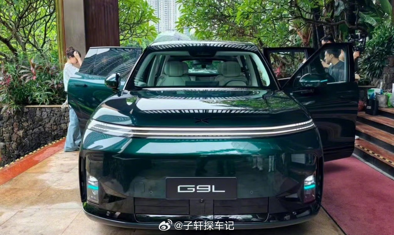 小鹏G9L首发AI主动贴合零重力座椅小鹏G9L首发AI主动贴合零重力座椅，座椅内