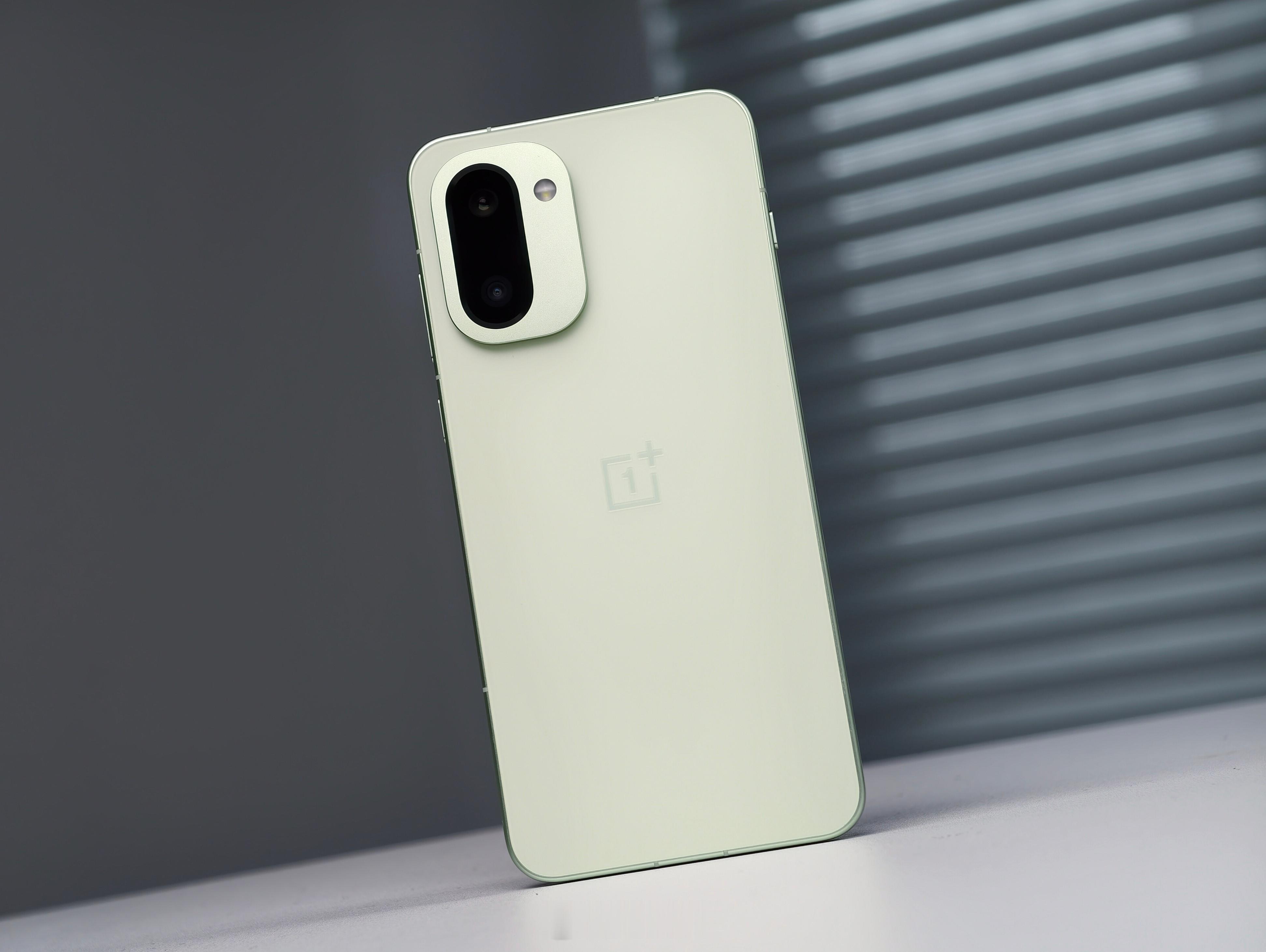 昨天一加 Ace 6T刚发布，有准备入手的朋友吗？这台手机延续了一加 Ace 6