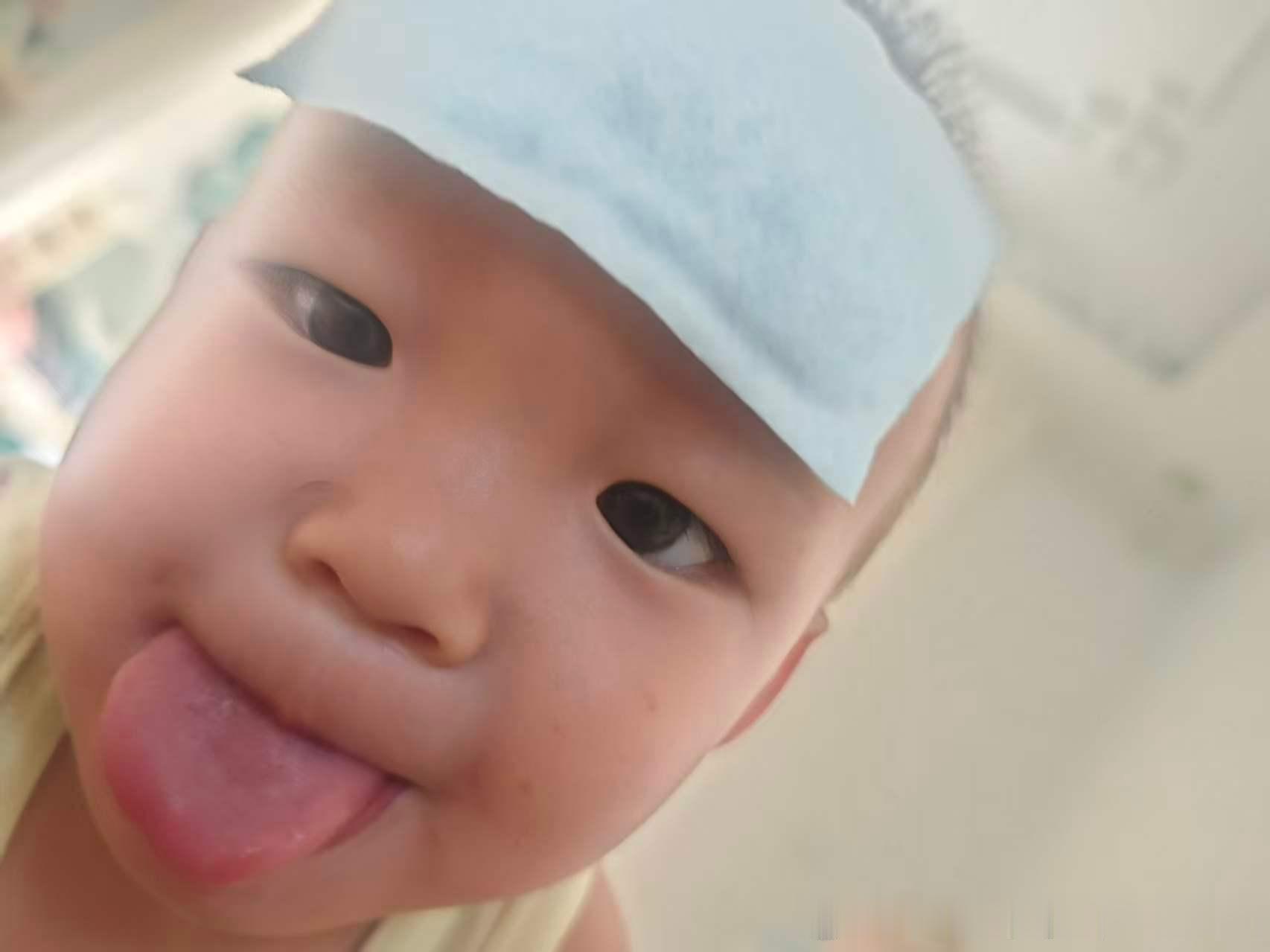 生活中如何分辨善妒的人小孩有点不舒服醒了一直粘着我像挂件一样挂在身上我放下他去洗