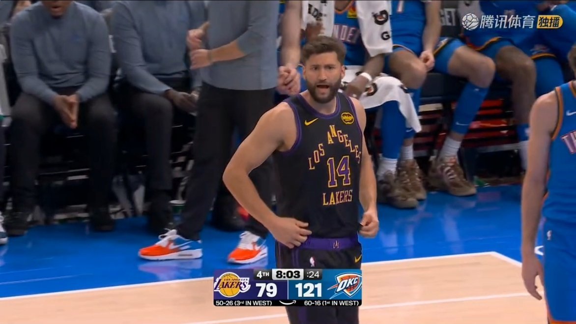 第11人克勒贝尔登场湖人vs雷霆