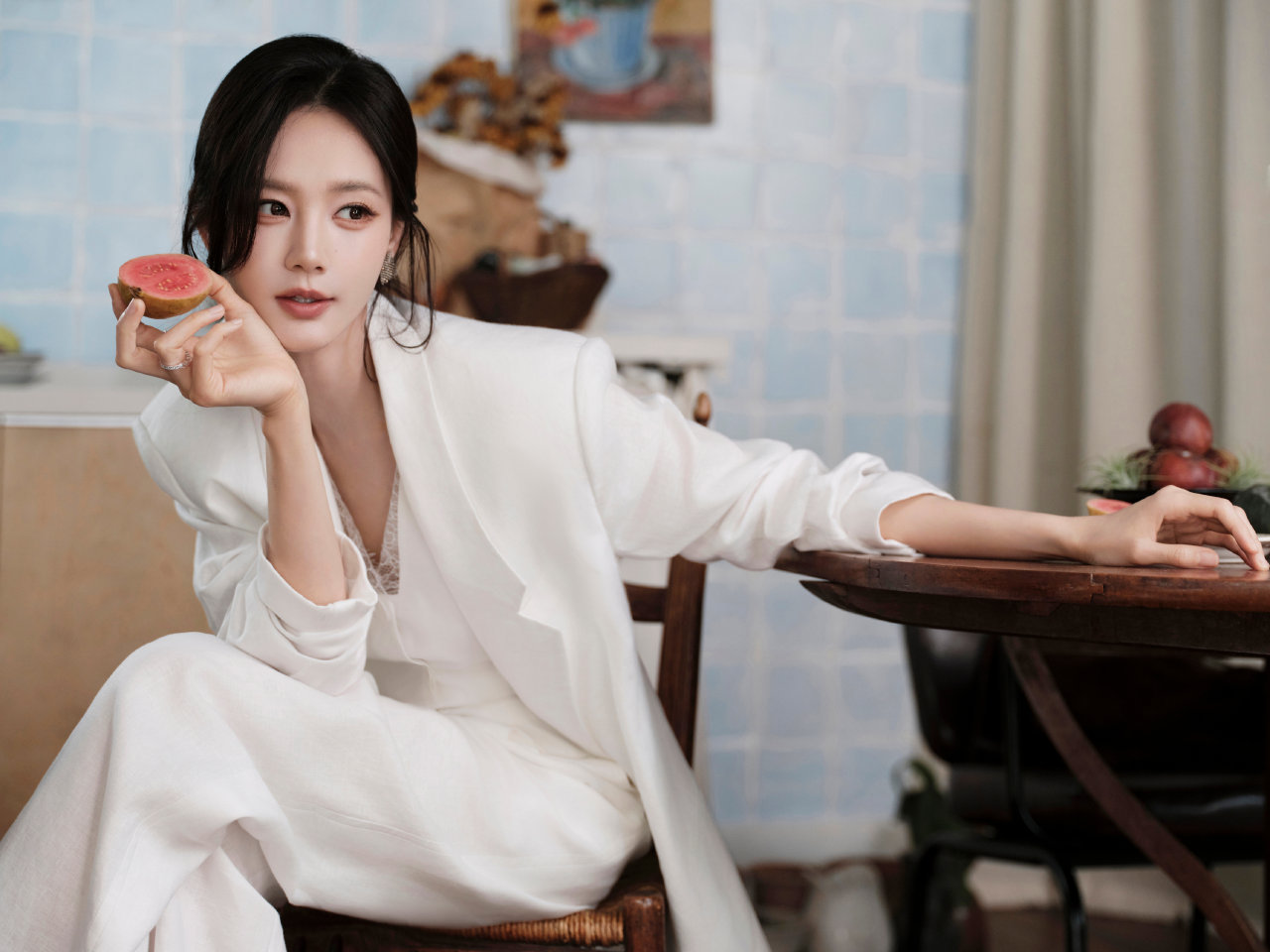 谁把李一桐挤成这样了李一桐被挤成这样了全网在线寻人！到底是谁把李一桐挤成这副小模