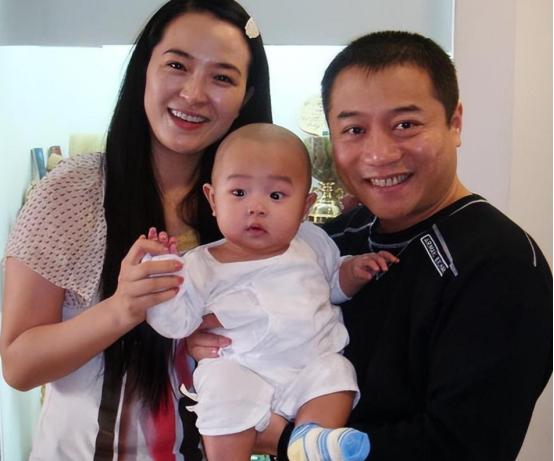 他是樊振东恩师，扛少将军衔比刘国梁还高，如今官居体育总局主任
 
参考资料：新华