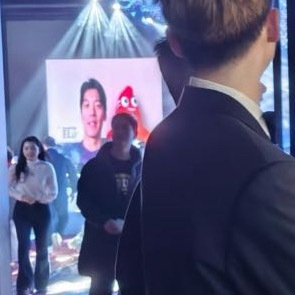 惊现小🐽 ，旁边还有个巴奥吉祥物好可爱哇 汪顺