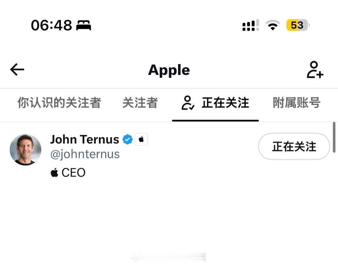 苹果官方 X 账号Apple 已取关 tim_cook ，现在唯一关注是 joh