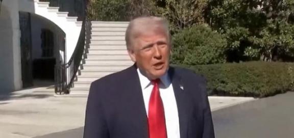 特朗普表示，和伊朗签不签署协议，我完全不在意；倘若中国向伊朗输送武器，必将为此付