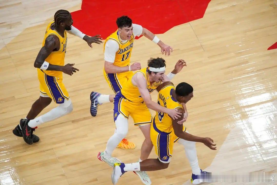 NBA西部焦点卡位战重磅上演，西部第3的洛杉矶湖人客场挑战西部第4的休斯敦火箭，