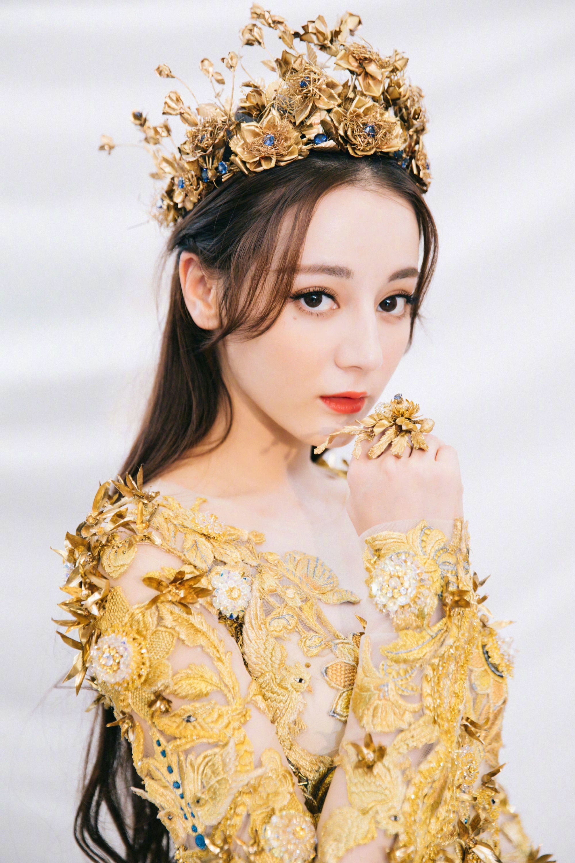 迪丽热巴解锁6套郭培高定 从金鹰女神到金色女战神⚜️巴巴演绎的每一套郭培高定都美