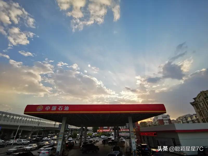 两桶油即中石油和中石化，是国内能源行业巨头。2026年3月6日，这两只股票表现备