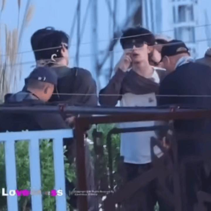 萌的我想哭…🥺妹就这样摇头晃脑的对着哥一顿叽里呱啦输出 