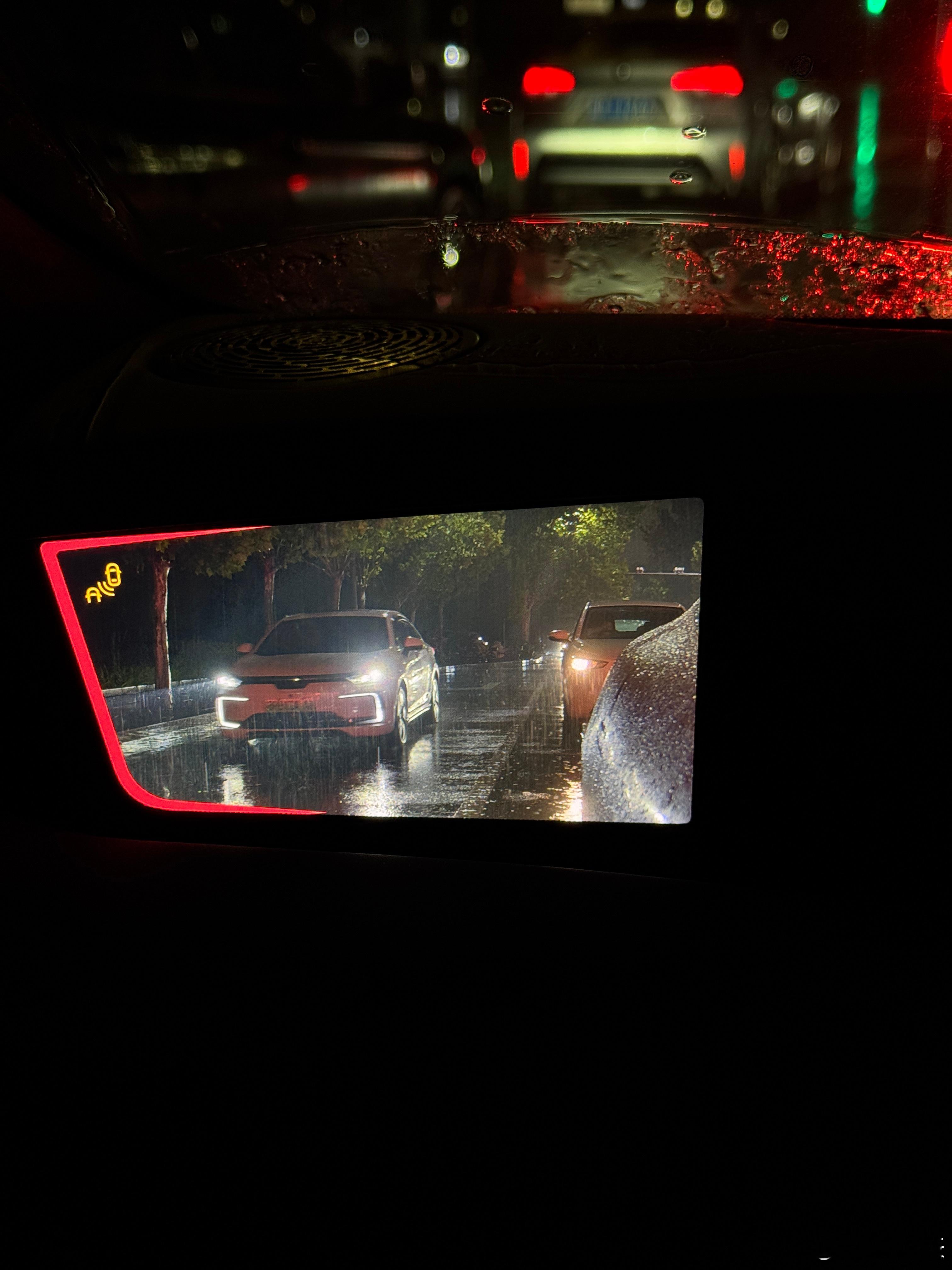 电子后视镜在雨天的黑夜就是神一般的存在[doge]新能源汽车大v聊车  ​​​