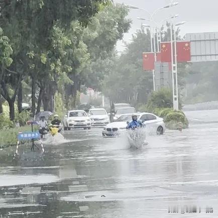 9.24今天，厦门持续暴雨！
厦门气象台发布：暴雨红色预警！
多地发生积水！
出