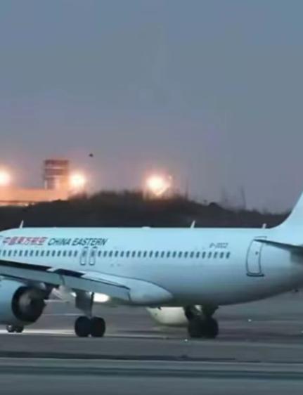 如果特朗普再次取消访华，那么中美距离断交可能也就不远了，甚至中美战争也有可能一触