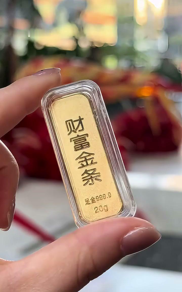 浙江杭州，女子 15 年前在银泰中国黄金专柜花费 12000 元购入 40 克金