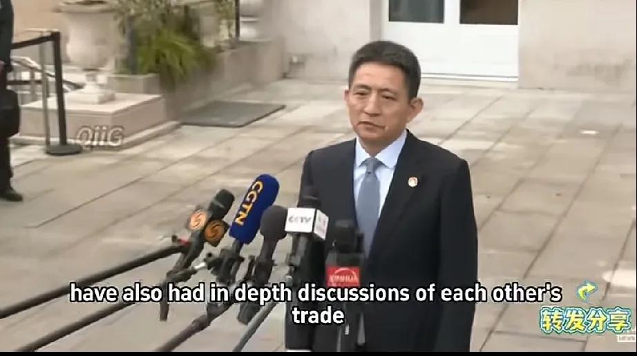 明明直接听到的是英语提问，却偏偏就是要用中文回答，中间还不要翻译来回倒腾。管你听