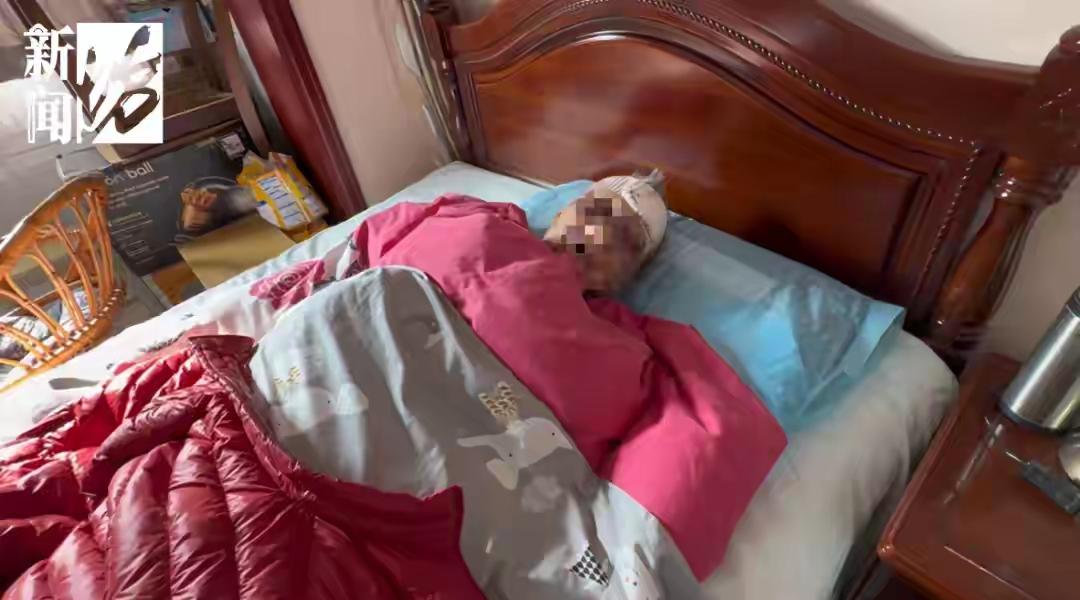 大半夜叫救护车，肯定病人的情况比较紧急，况且还是105岁的老人，保安为何阻拦救护