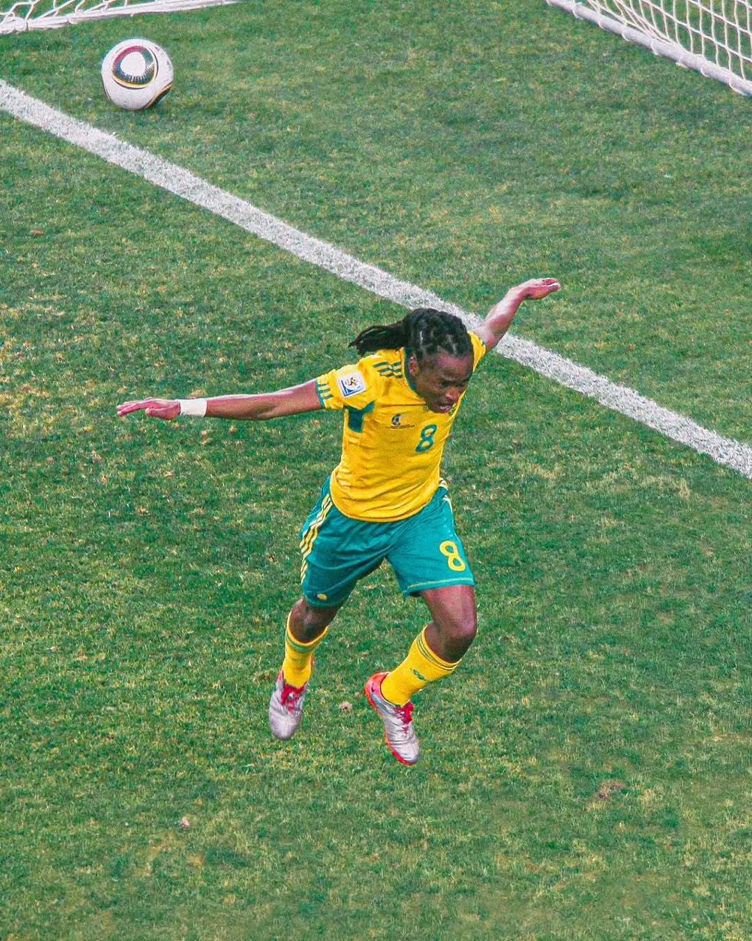 2010年南非世界杯揭幕战，南非以东道主身份迎战墨西哥；16载光阴流转，2026