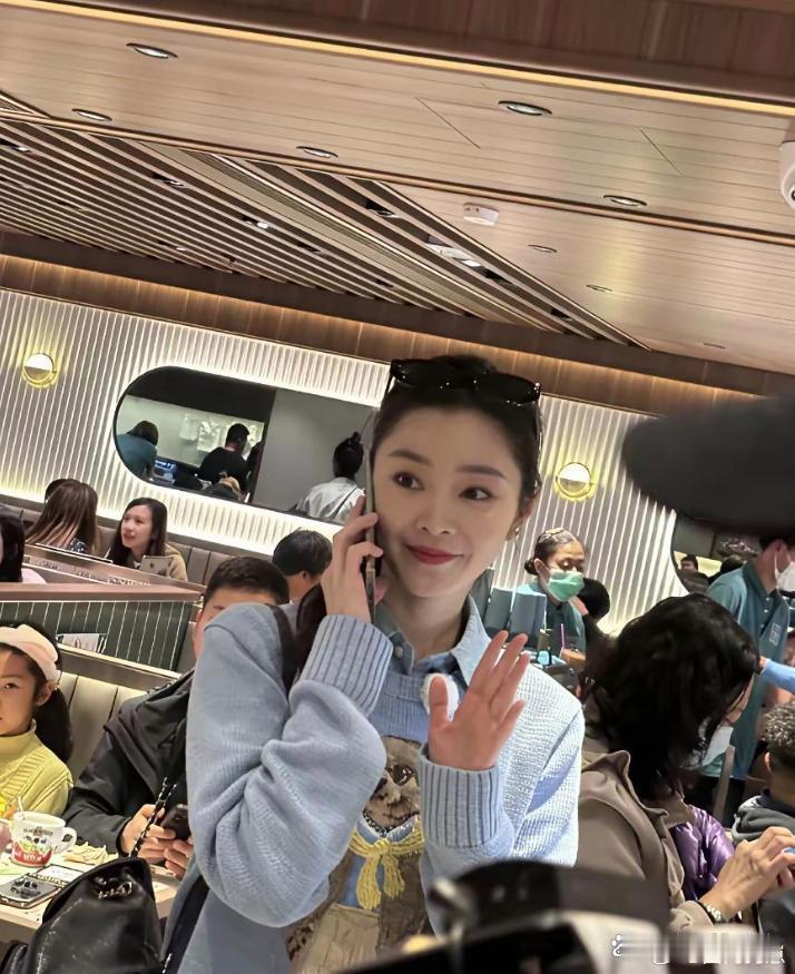 宋轶的五官未必是一眼惊艳款，可气质却自带“加分buff”！清冷中藏着温婉的独特气