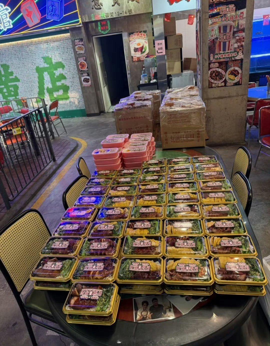 谭松韵请客兰香如故全组[期待][期待][期待]祝大家有吃有喝杀青快乐，就喜欢这个