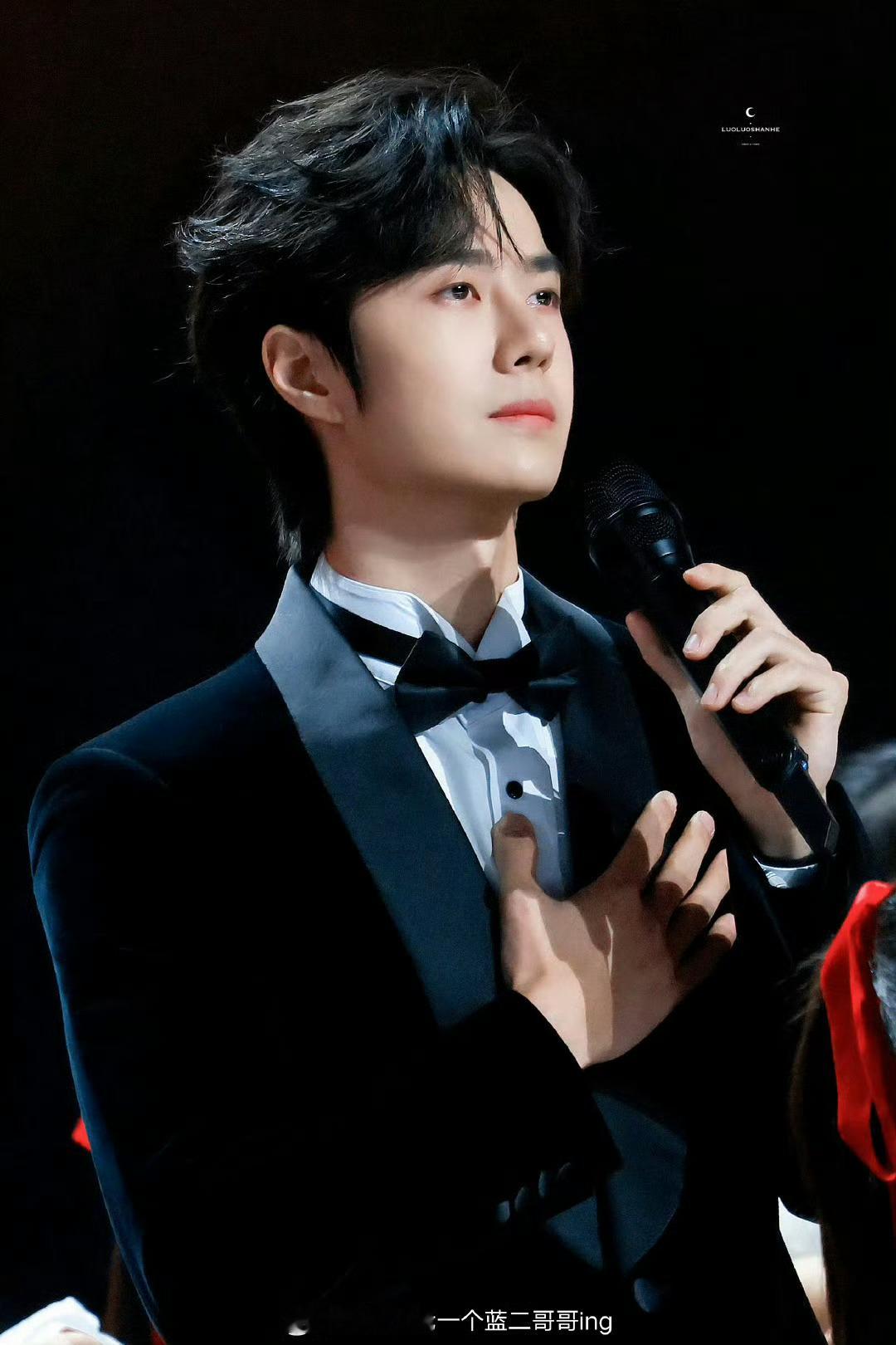 终于等到王一博王一博近年来多次参与主旋律歌曲的演唱，展现了其作为青年偶像的责任感