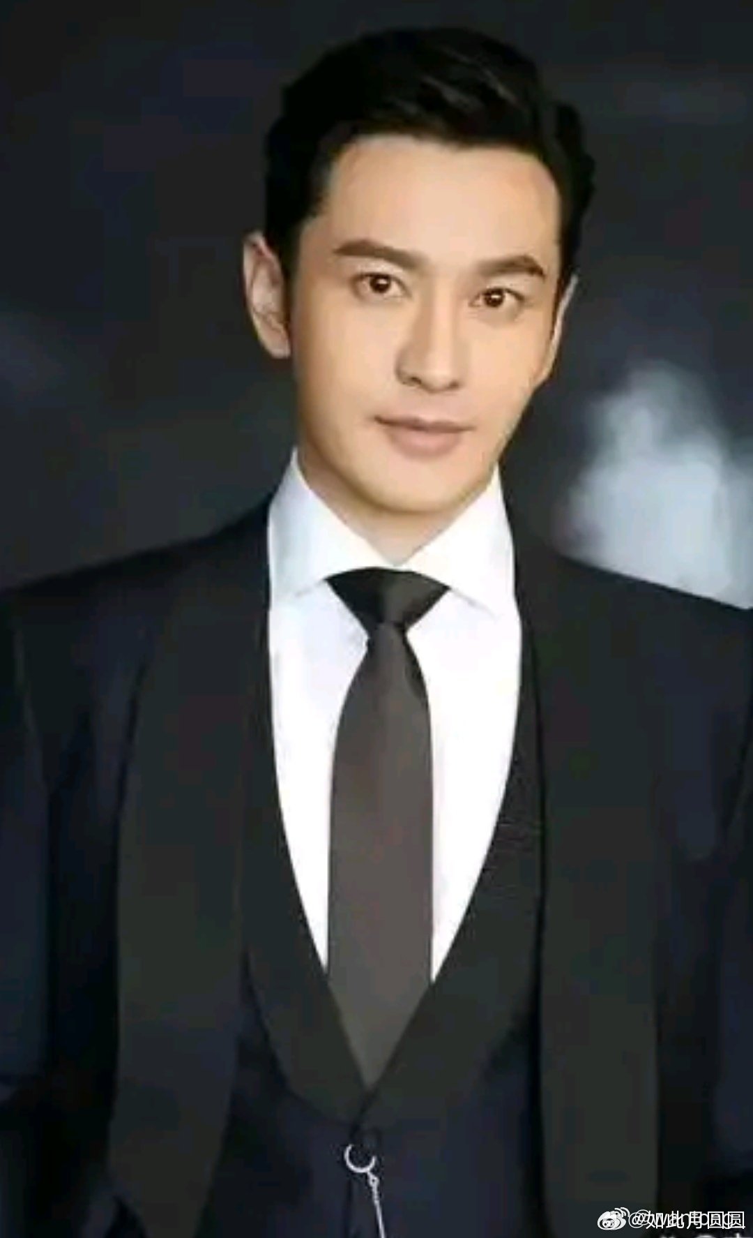 黄晓明黄晓明的高情商又发力了骨子里山东人的实在让他格外会为人处世，说话有分寸懂得
