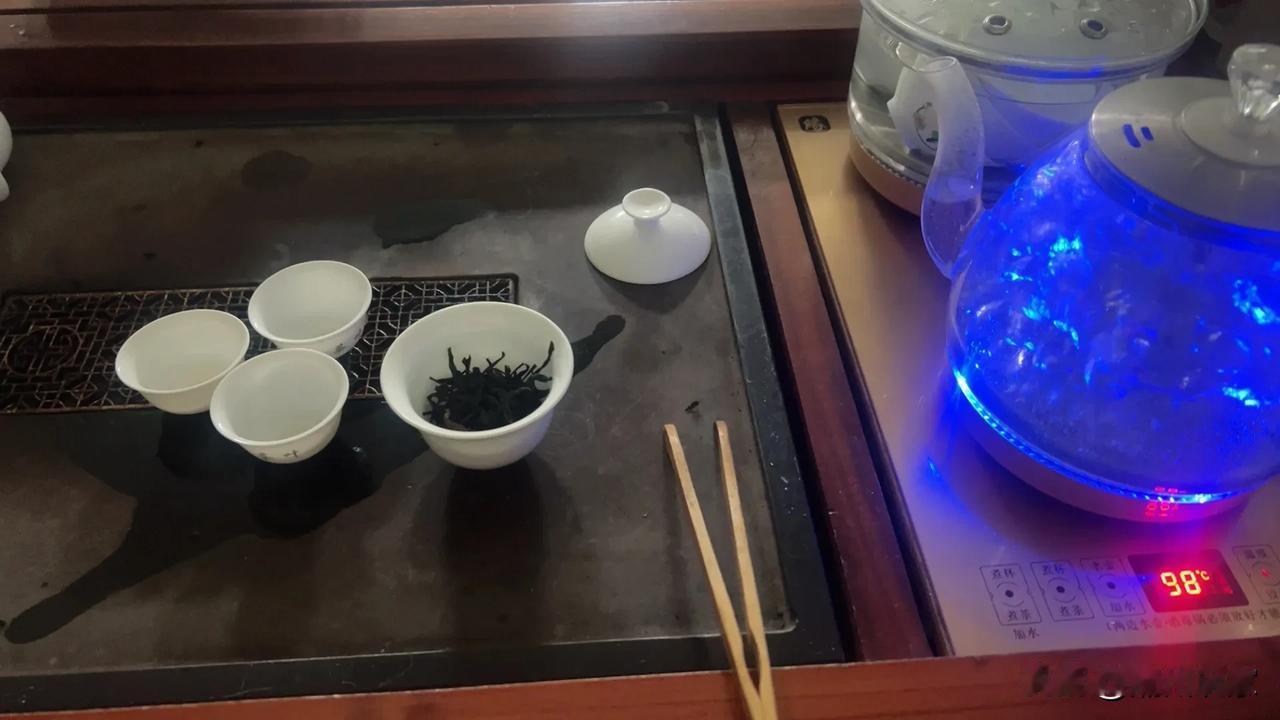 朋友们 来一杯好茶吧！