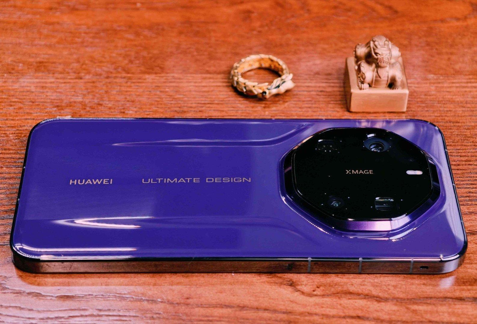 尊界芭莎活动上，看到 赵雅芝用80坐800真是尊上加尊 。华为Mate 80 R