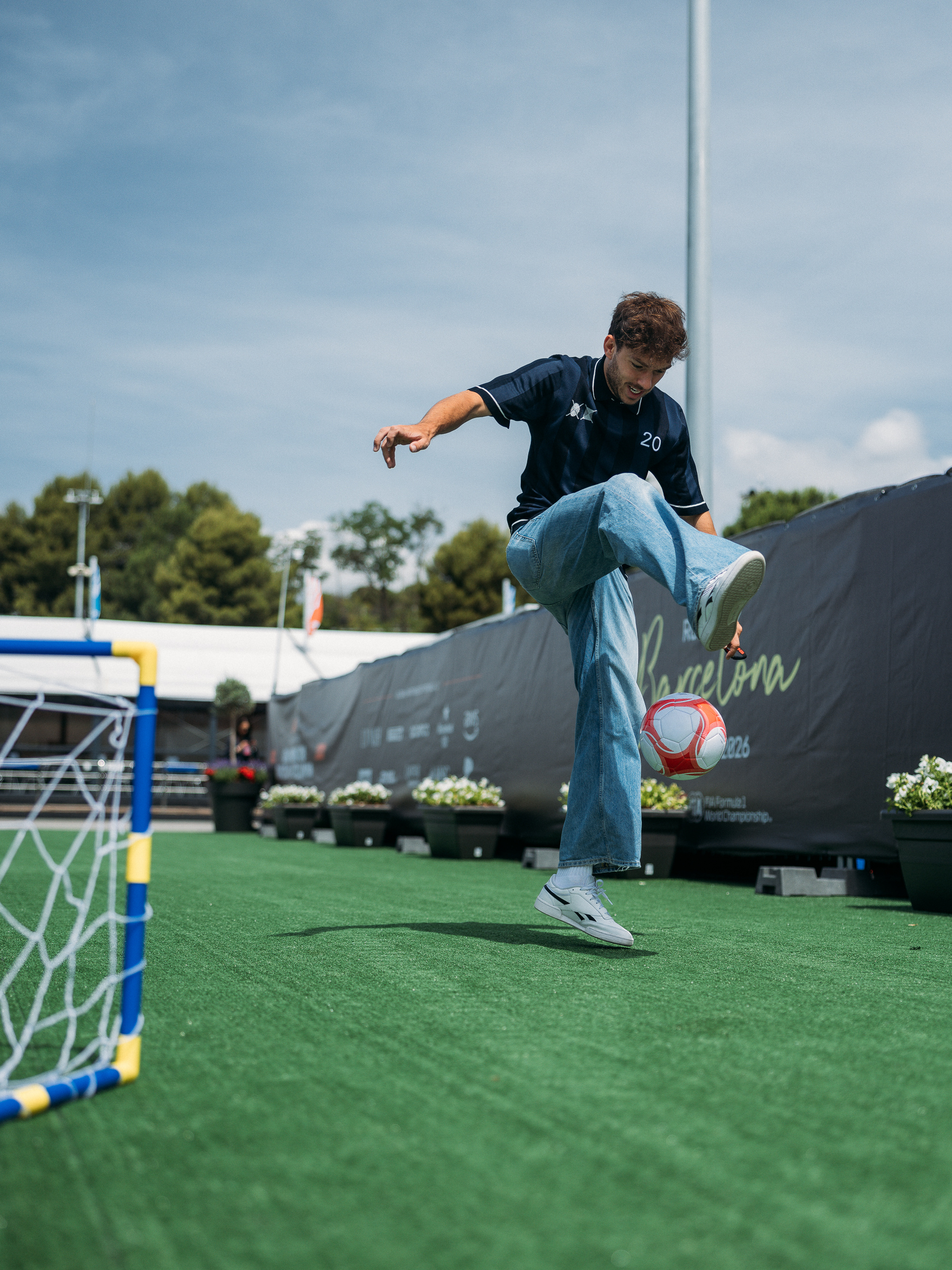 在Alpine与FIA举行听证会的同时加斯利来到围场，正在秀脚法⚽PierreG