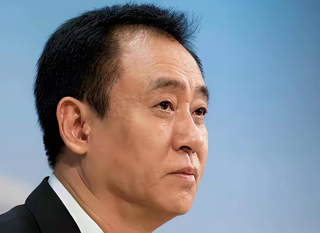 网友疑问：许家印为啥没跑？以他的能力和能量，要跑肯定来得及。 