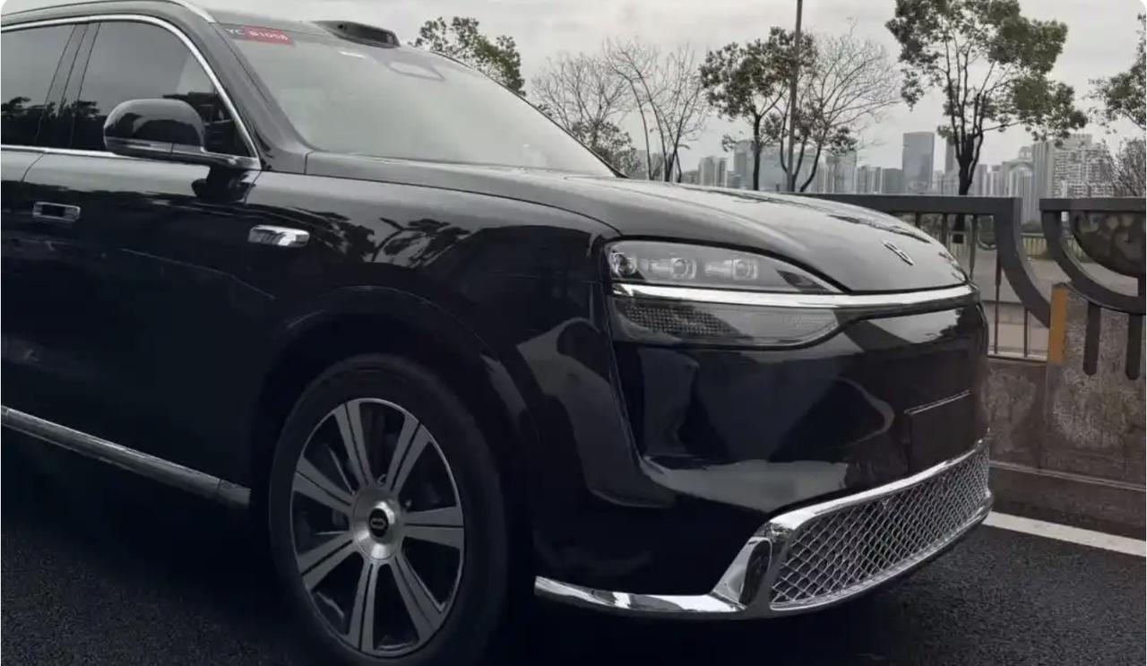 近日，懂车之道获悉，2026款问界M9无伪装实车曝光。