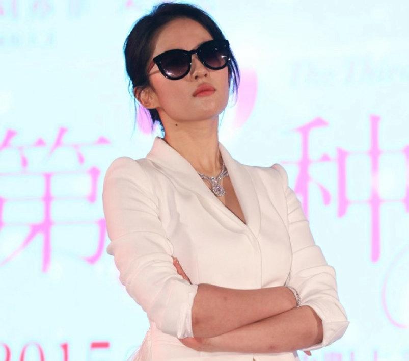 后天能不能再看一次天仙攻！
 
习惯了刘亦菲温婉仙气的模样，可一旦切换天仙攻造型