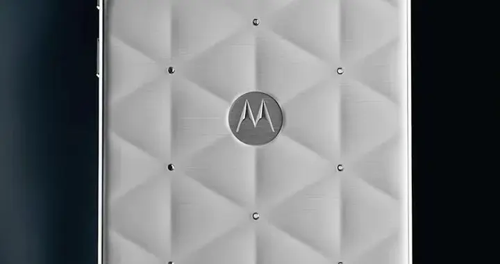 联想moto新机再曝：X70 Air云上舞白冰钻限定版AI手机