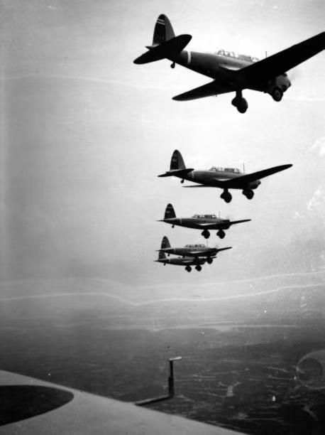 图一：1941年3月17日，江西高安，日寇陆军98式轻型轰炸机（川崎Ki-32）