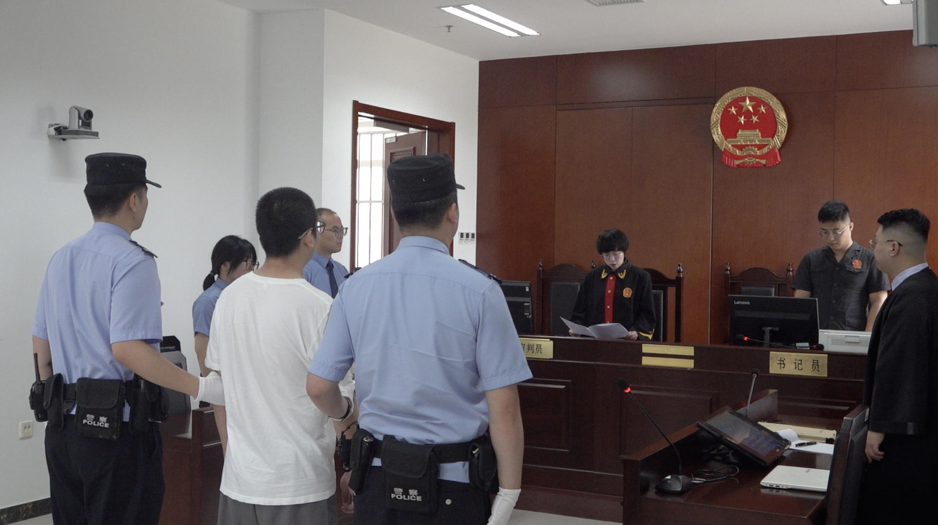 【#男子制售假冒泡泡玛特手办一审获刑四年#】7月16日，红星新闻记者从北京市朝阳