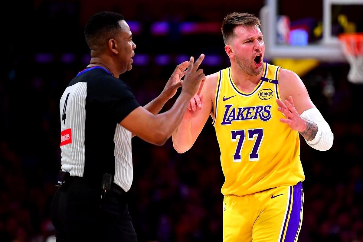 东契奇抱怨裁判这事，已经到了“不可观看”的地步。美媒和名嘴直接开喷：你这哪是打球