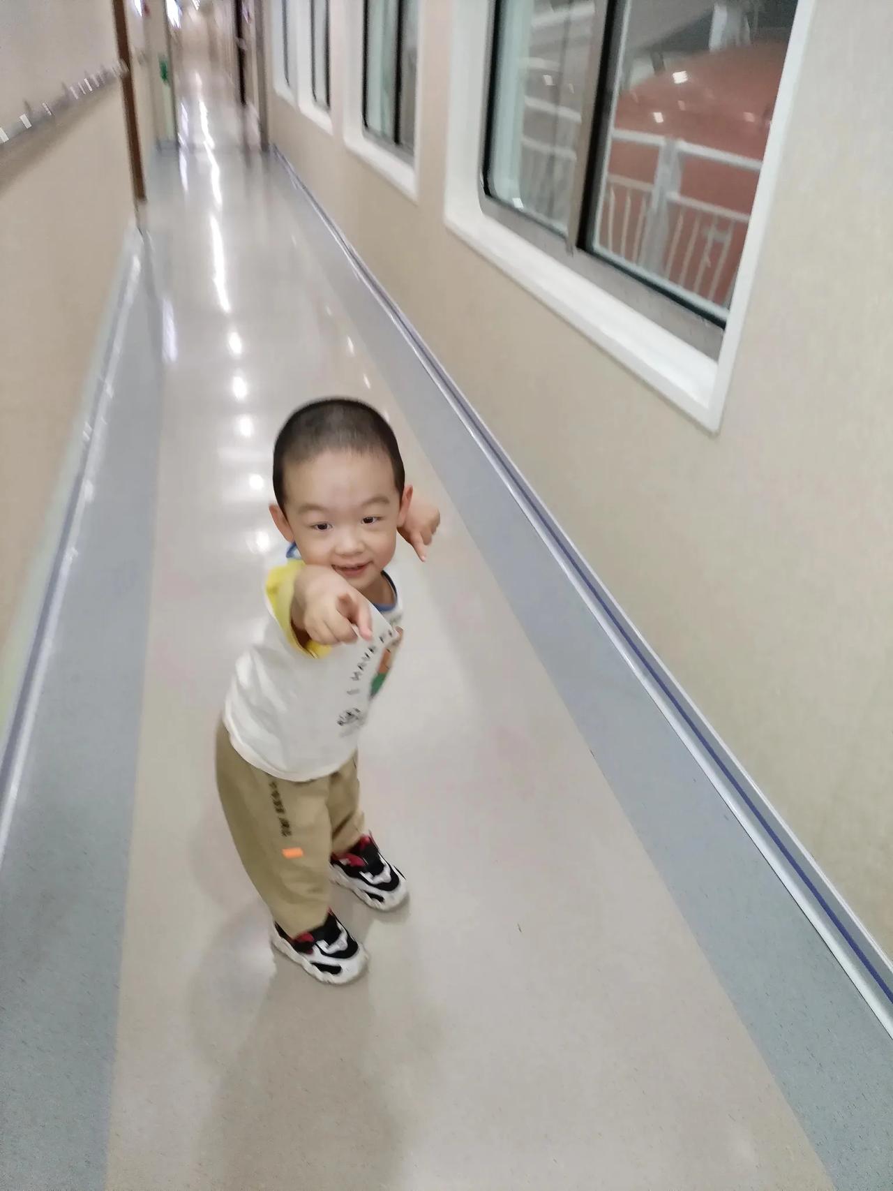 看过报道，写首打油诗送给乐此不疲的大姑娘小伙子们。
开房不是为休息，
大包小裹来