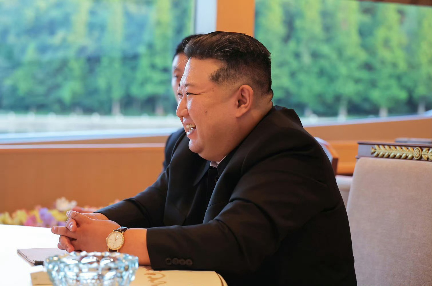 将出席纪念活动的外国元首和政府首脑金正恩要来看九三阅兵，太有意义了。 ​​​