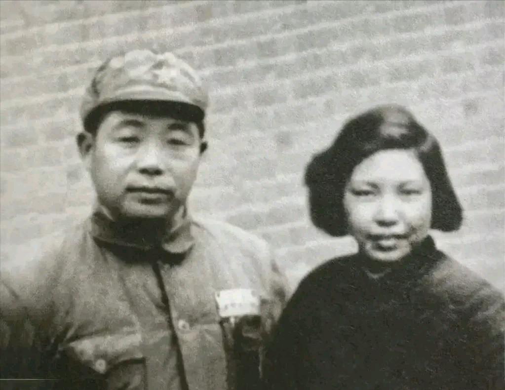 1949年，陈赓在上海见到了小姨子，多年不见，小姨子出落的亭亭玉立，已长成了大美