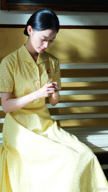 郭晓婷黄裙子造型 看完《纯真年代的爱情》，方穆静的黄裙子在我脑海里挥之不去，没想