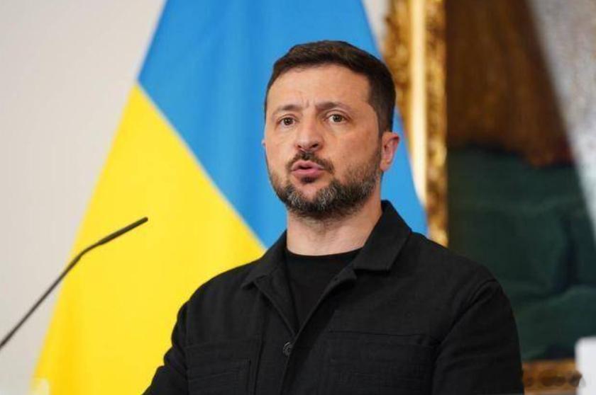 【泽连斯基支持美国逮捕马杜罗！话中有话，他在提示下一步该逮捕谁】马杜罗被美军带走