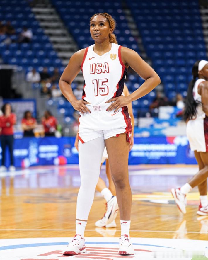 前USC女篮球员Kiki Iriafen入选美国女篮，已随队前往德国柏林参加20