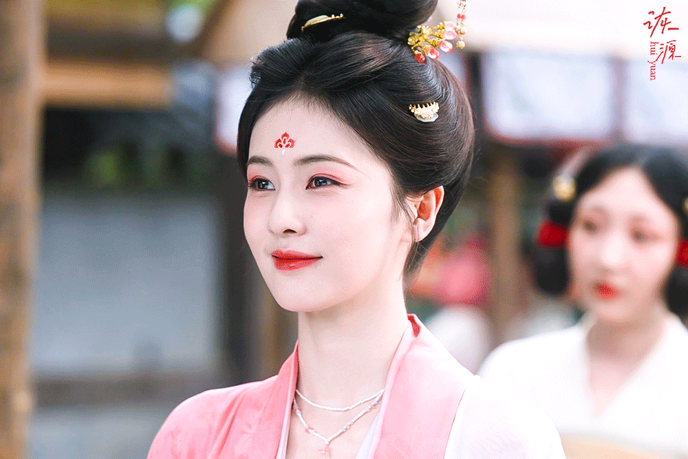 白鹿 《莫离》叶璃 / 动图▷EP07-06 粉衣+花钿+珍珠妆-一个甜甜笑