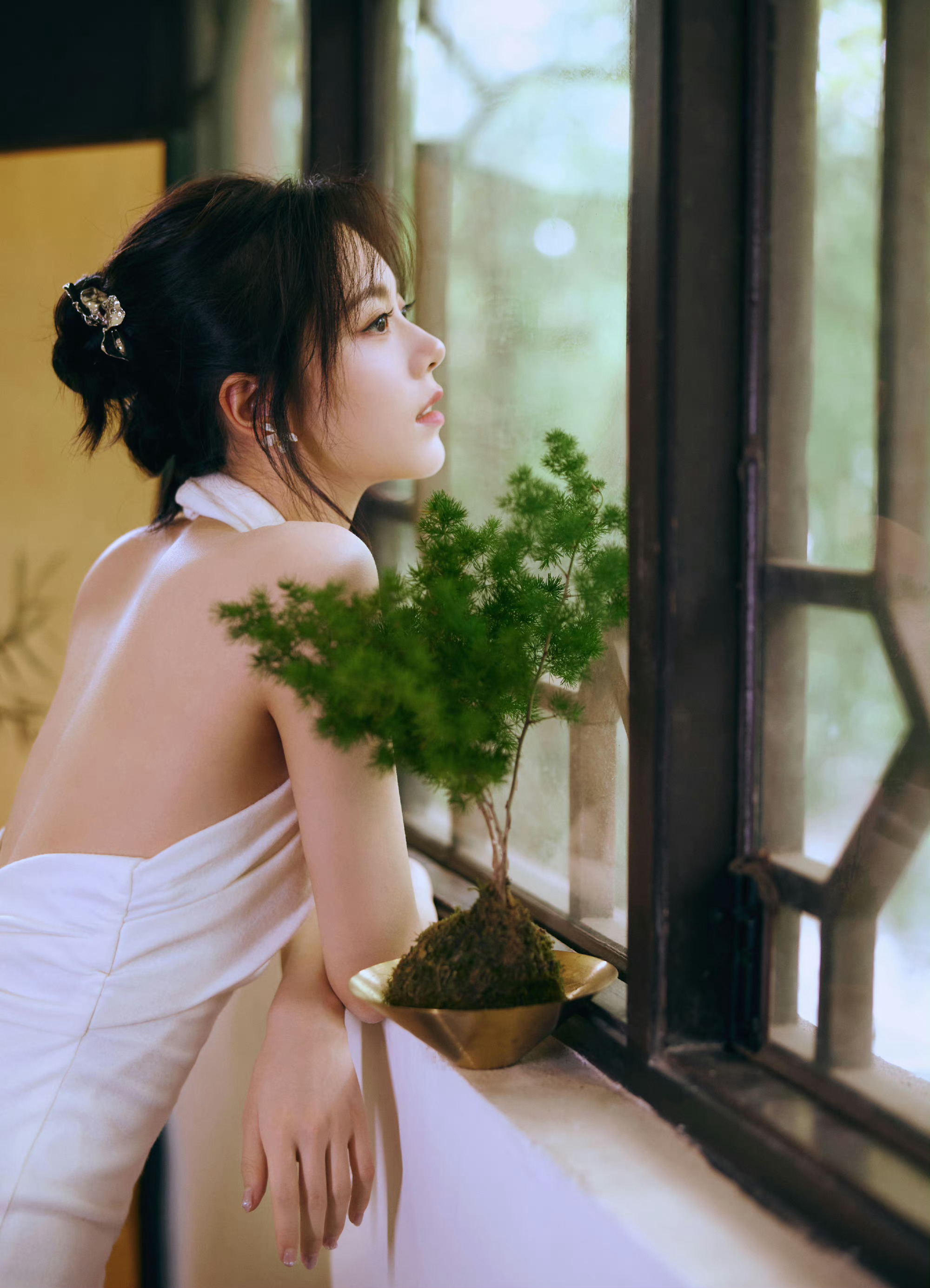 #拍出了赵今麦竹的气质#妆造对了真的美貌尽显🎋执扇品茗、气定神闲…我代高雅清丽