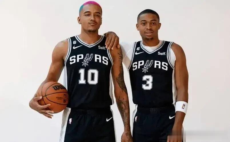 美媒爆4换1交易，马刺送大礼火箭坐收渔利

马刺作为一支年轻球队，新赛季球队战绩