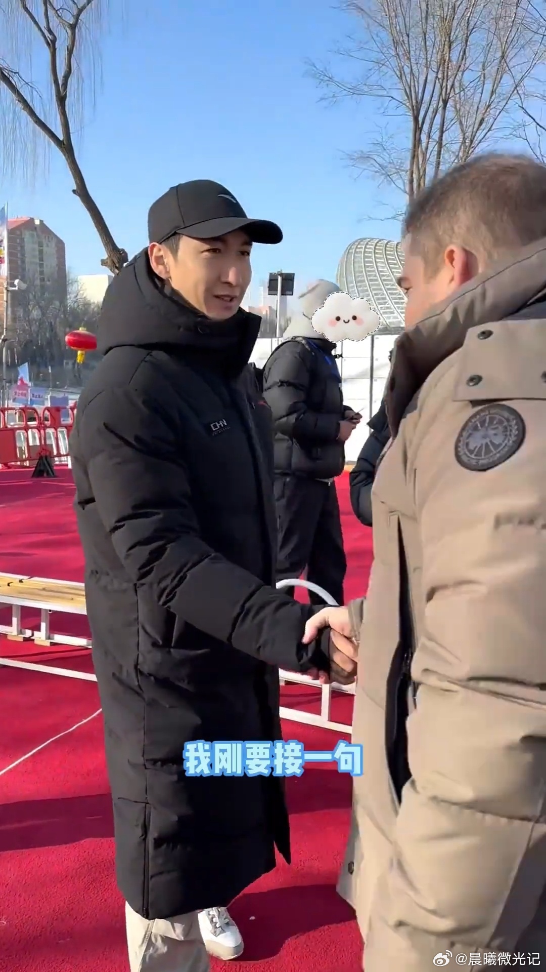 武大靖回应被大胖媳妇教滑冰 武大靖也是难得的再一次体验了当学员的快乐了，虽然自己