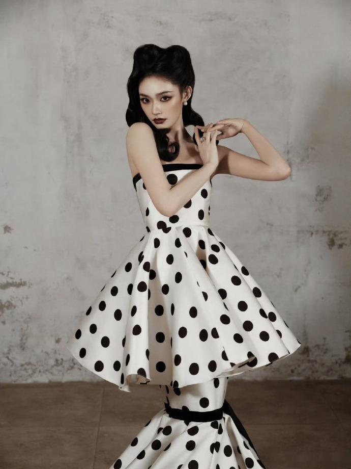 女明星爱奇艺尖叫之夜造型出图爱奇艺尖叫之夜多位女星造型各有亮点！复古、温柔、飒爽