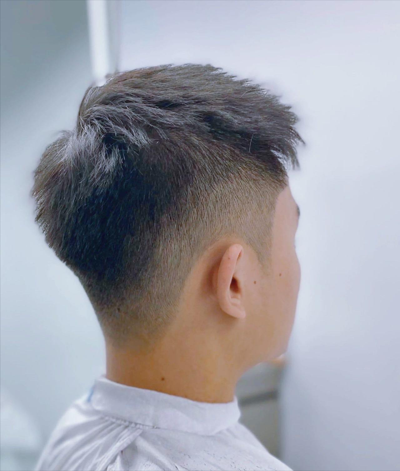 “玩不起！”山东菏泽，一男子在理发店办了张会员卡，每次理发19元，卡里还有400