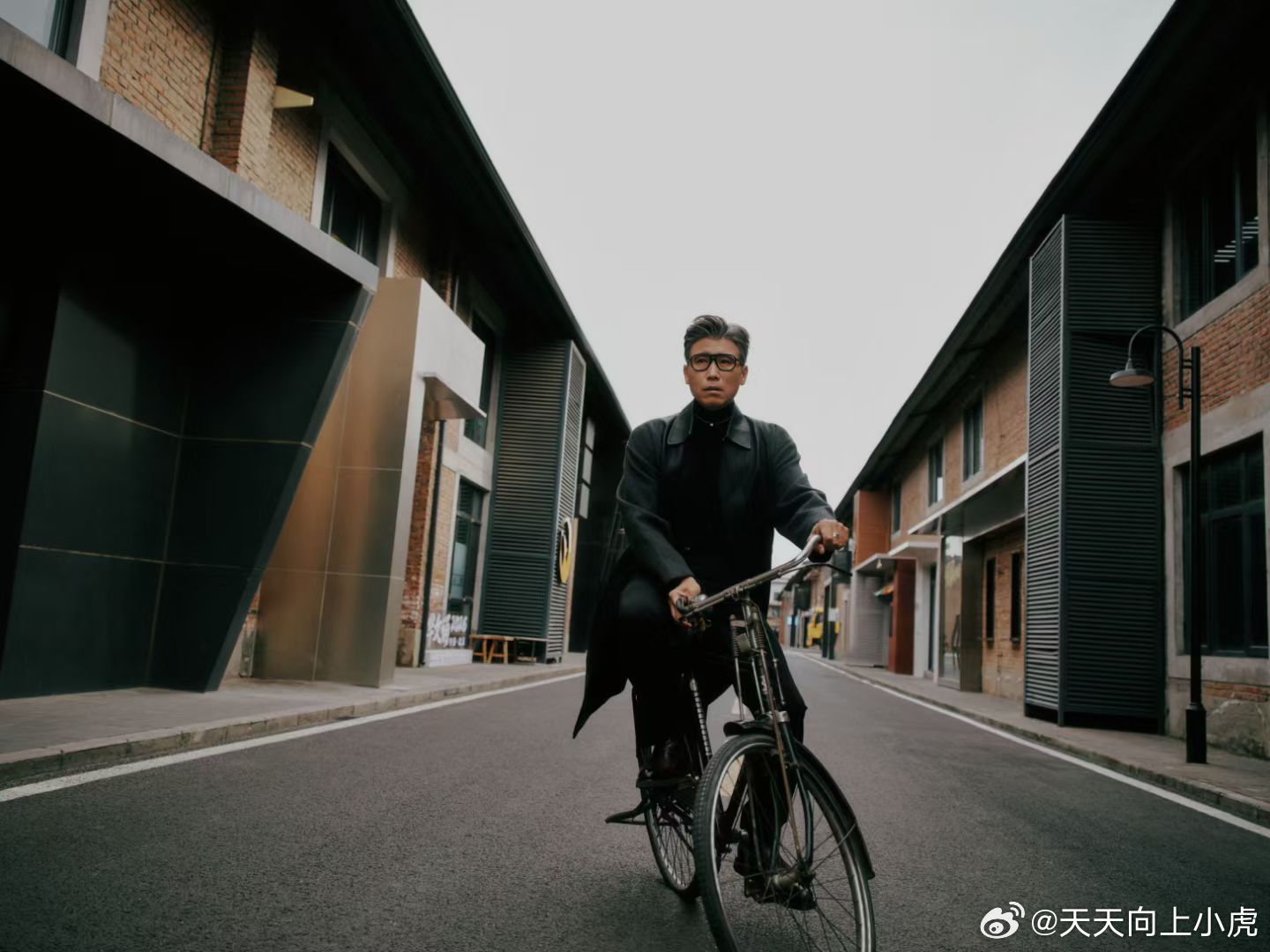 参加2025微博之夜李乃文