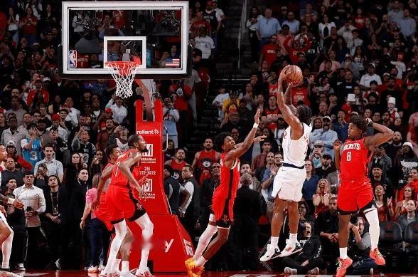 昨天快船和火箭的赛后报告出来了，最后2分钟吹的都是正确的。不过昨天看比赛的时候，