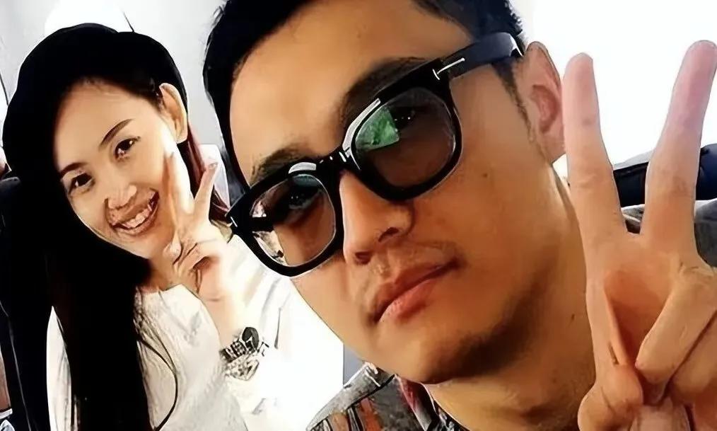 据说宋喆出狱去找马蓉了！
我不相信有这么不知趣的男人。
如果真是这样，我认为不