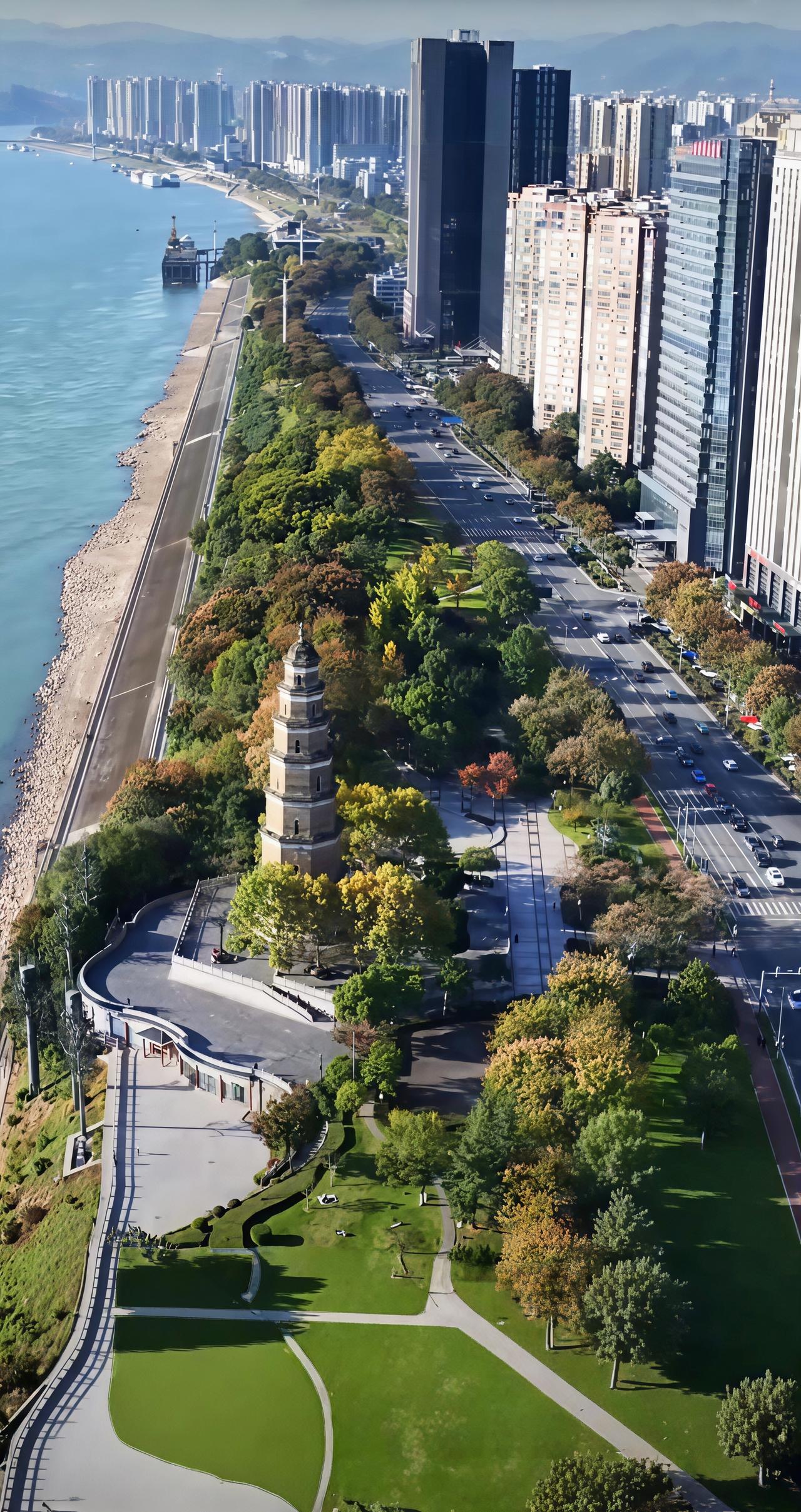 长江是经济带，更是文化旅游带，从上游到下游，沿江都是风景，都有地域特色文化。
各